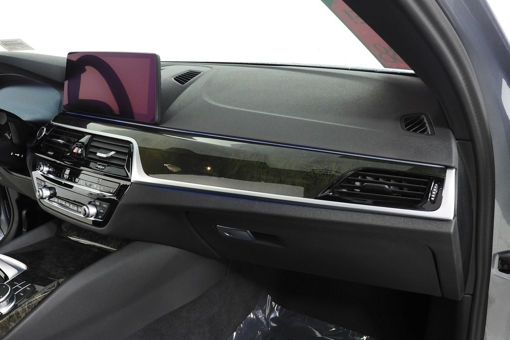 Thumbnail: 2023 BMW 5 Series - 14