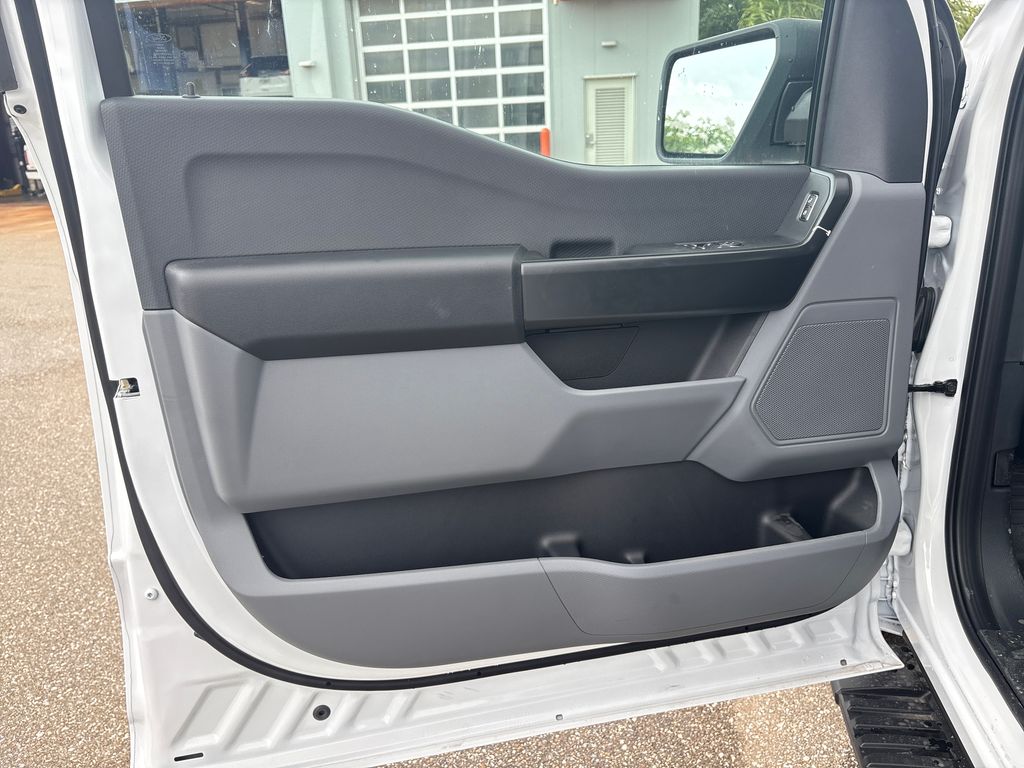 2025 Ford F-150 XL photo 13