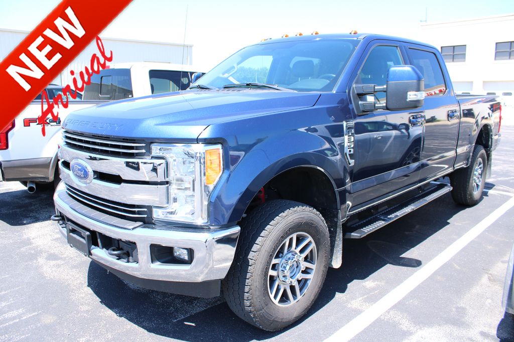  2017 Ford F-350 Super Duty Lariat Crew Cab 4WD   
