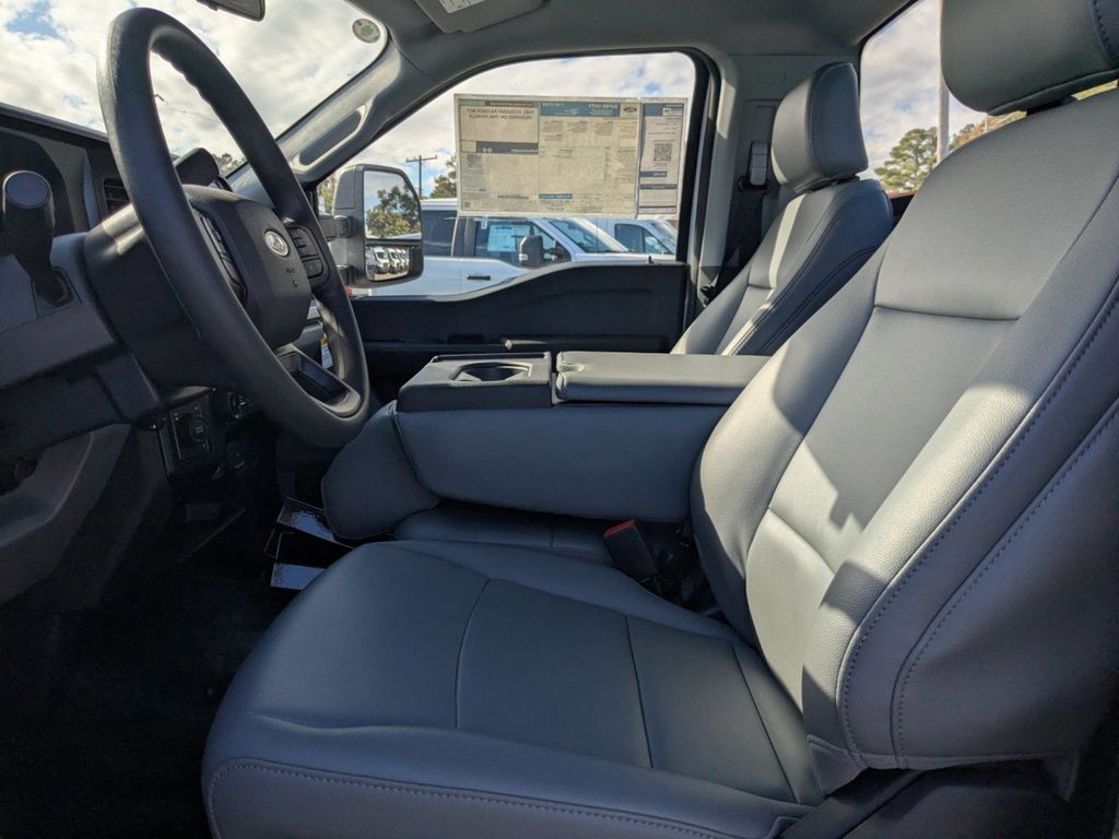 2025 Ford F-550 Chassis XL