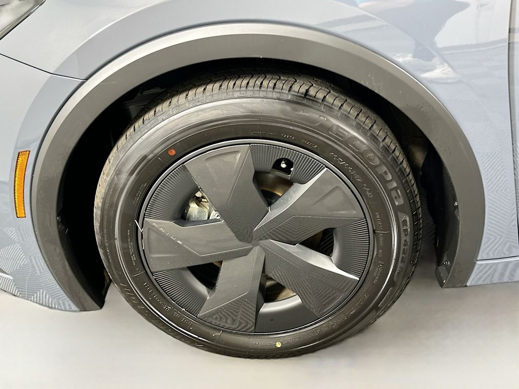 Thumbnail: 2024 Toyota Prius - 30