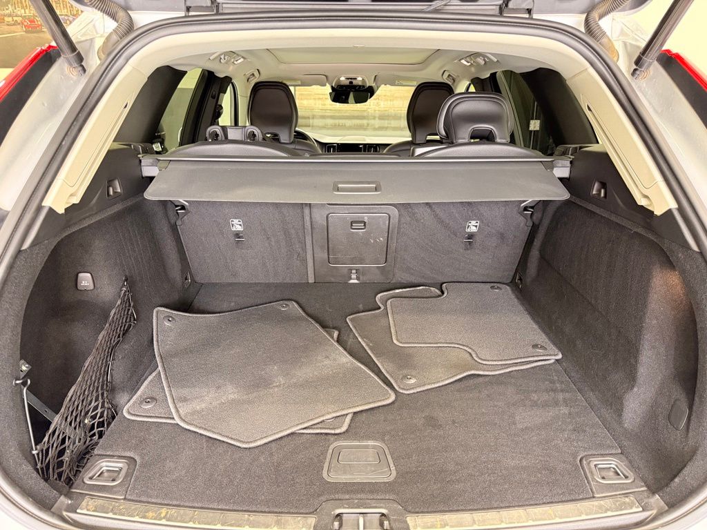 Thumbnail: 2020 Volvo XC60 - 23