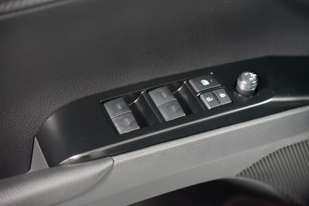 Thumbnail: 2025 Toyota Camry - 31