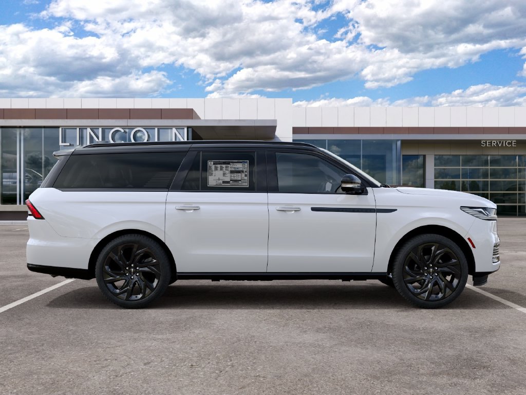 Thumbnail: 2027 Lincoln Navigator L - 5