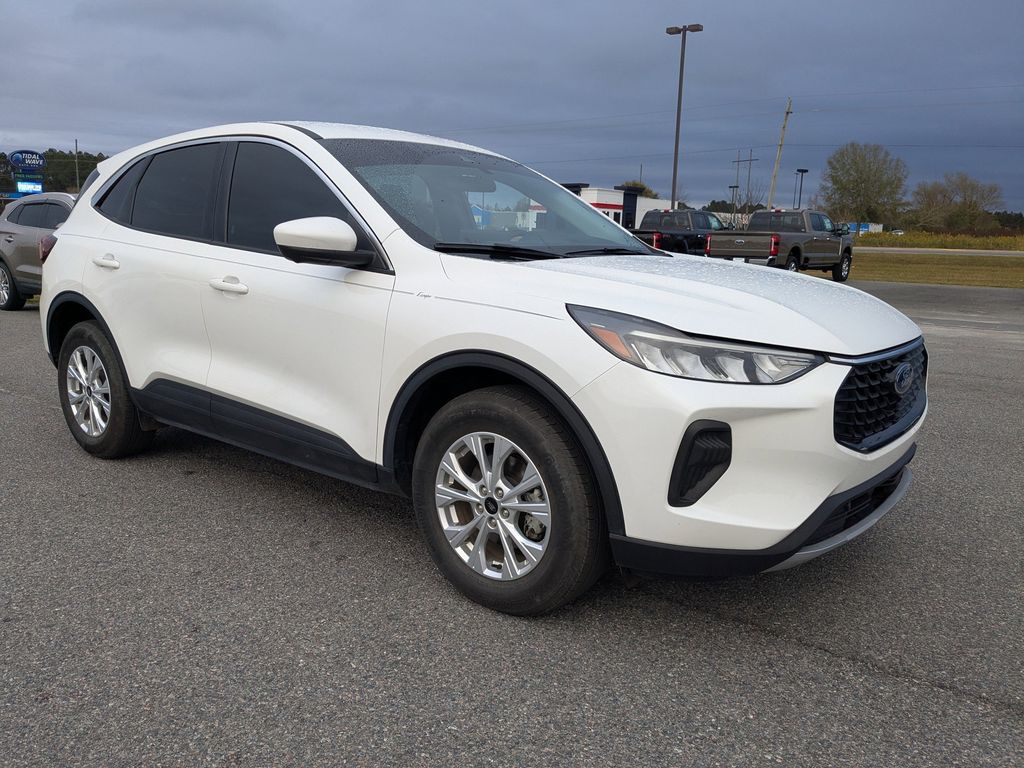 Used White Metallic 2023 Ford Escape Active for Sale in Fitzgerald