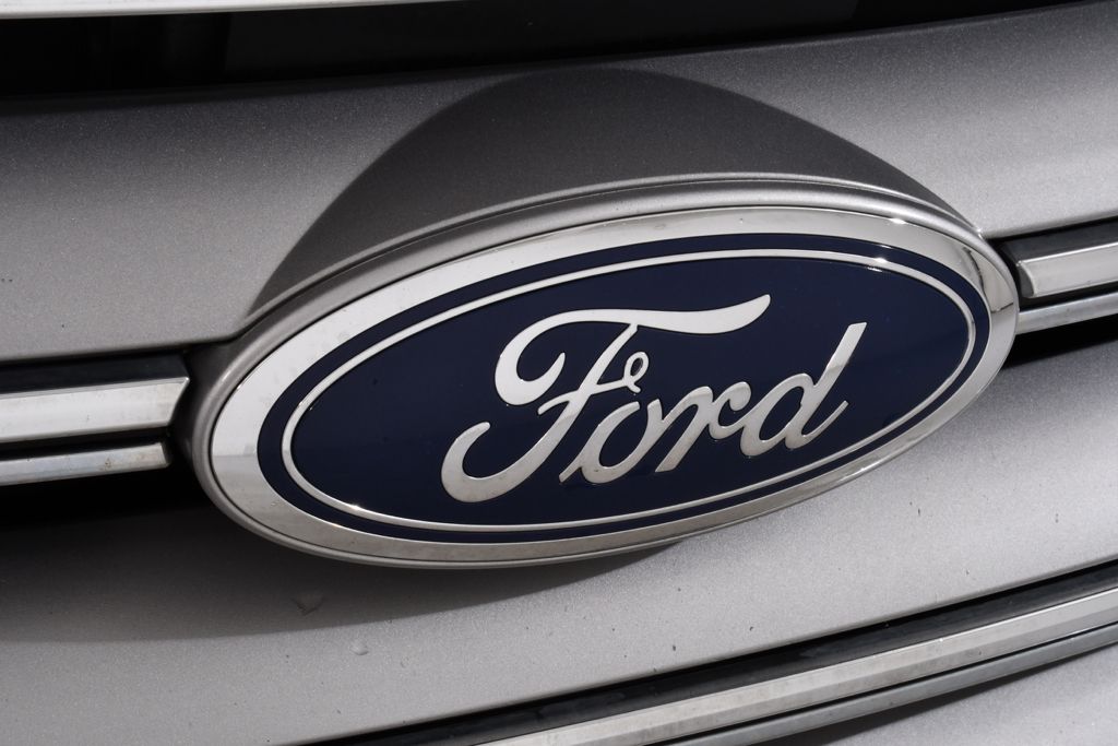 Used 2016 White Ford SEL image 21