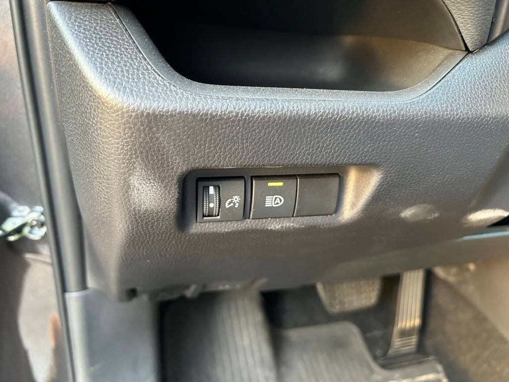 2024 Toyota RAV4 XLE 18