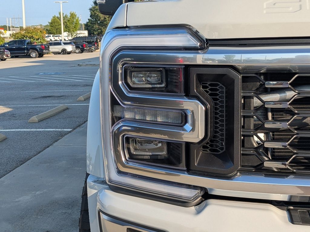 2025 Ford F-450 Super Duty Platinum