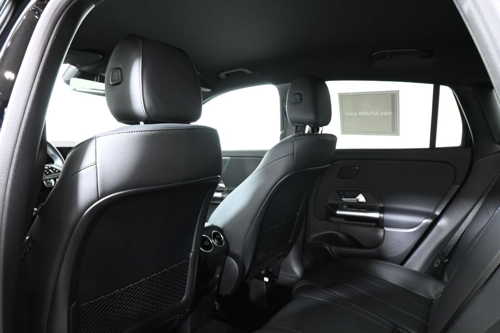 2025 Mercedes-Benz GLA 250 4MATIC 26