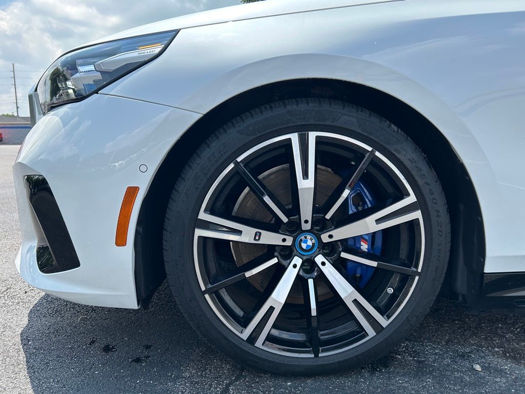 Thumbnail: 2024 BMW i5 - 10