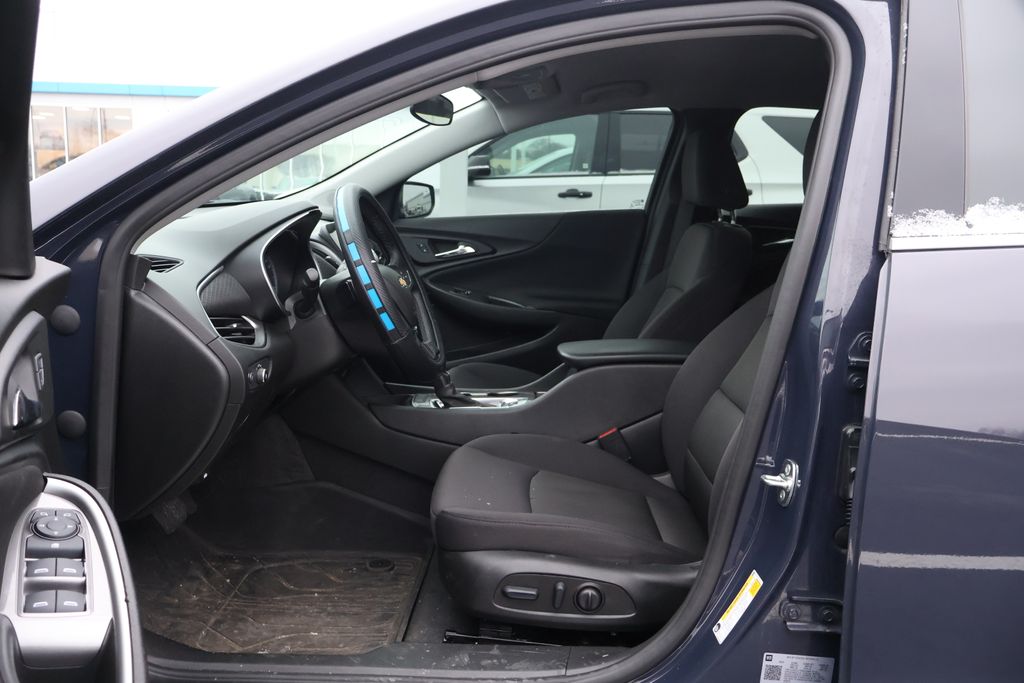 Thumbnail: 2025 Chevrolet Malibu - 12