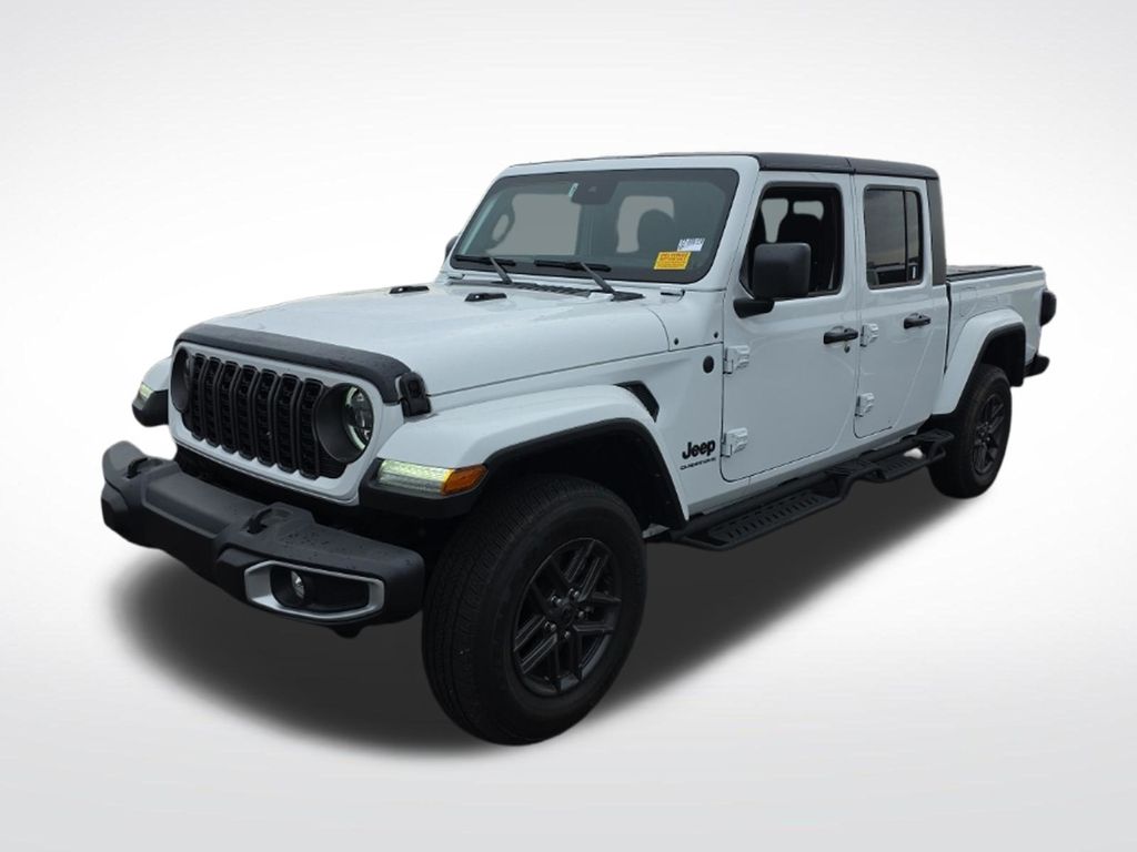Bright White Clearcoat 2024 Jeep Gladiator Pickup Truck Four-Wheel Drive 8-Speed Automatic