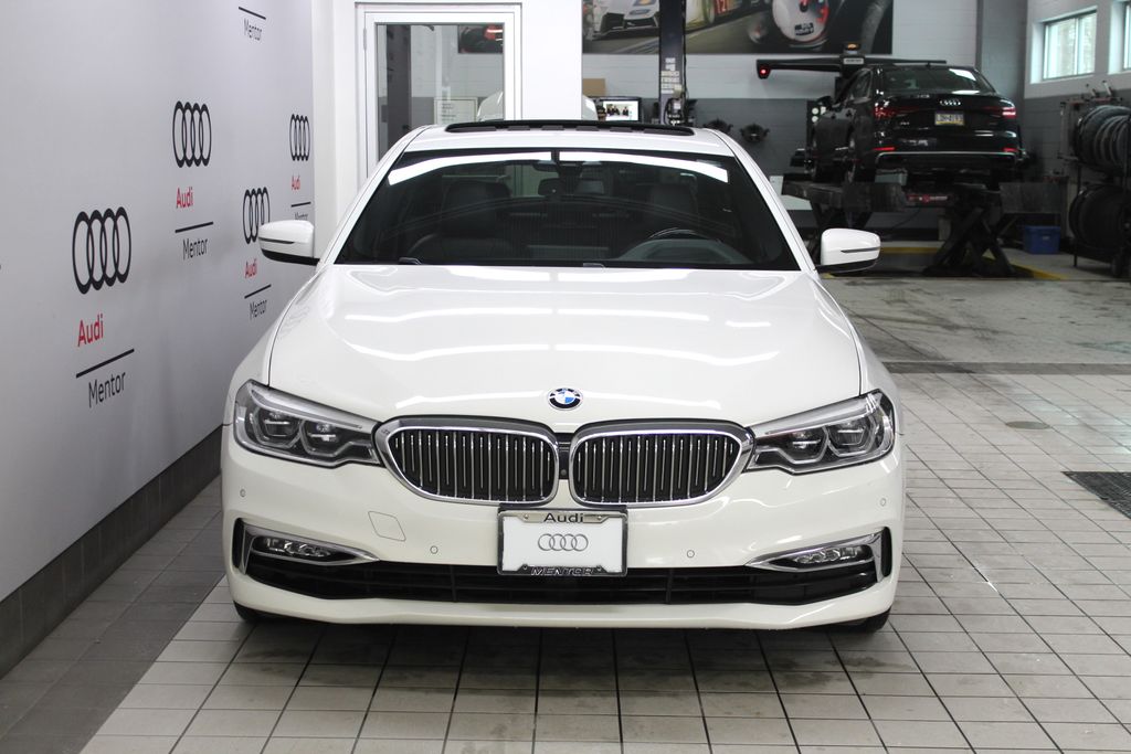 2018 BMW 5 Series 540i xDrive 9