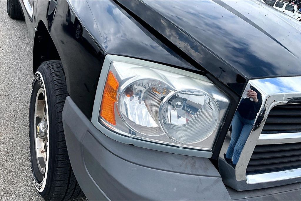 Used 2006 Black Dodge ST image 31