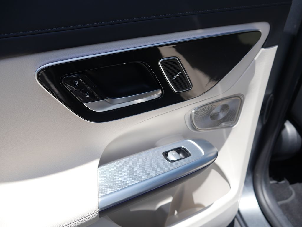Thumbnail: 2023 Mercedes-Benz GLC - 19