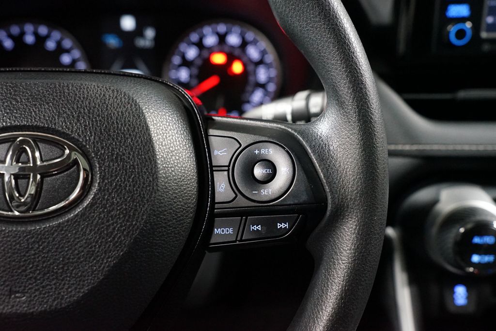 Thumbnail: 2021 Toyota RAV4 - 13