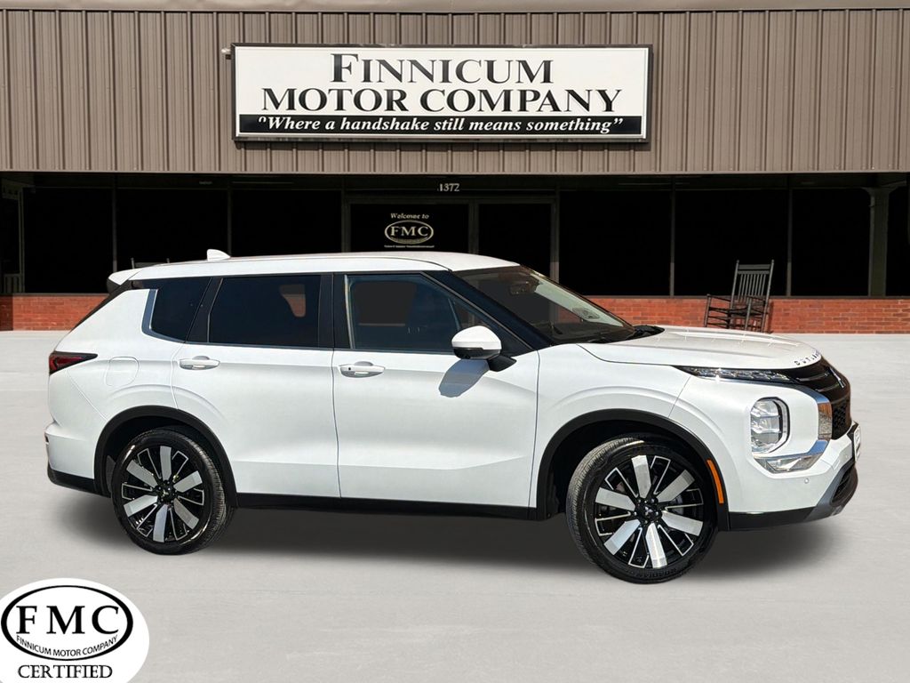 Moonstone Gray Metallic/Black Roof 2025 Mitsubishi Outlander SE FWD SUV / Crossover Front-Wheel Drive Continuously Variable Transmission