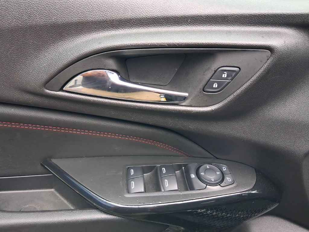 Used 2025 Chevrolet Trax SUV