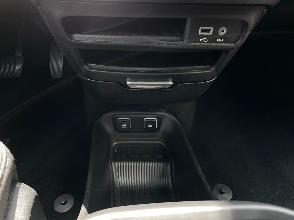 Thumbnail: 2018 Chrysler Pacifica - 19