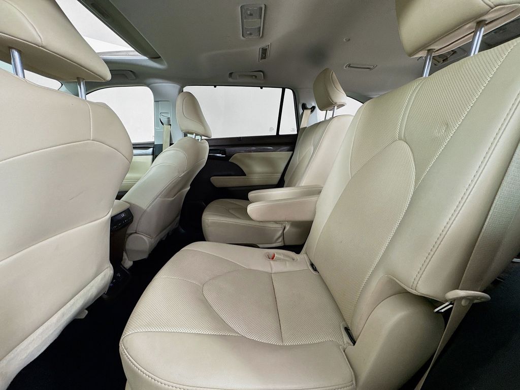 Used Car 2022 Toyota Highlander Hybrid  Limited For Sale Under $40,000 In Austin, Texas