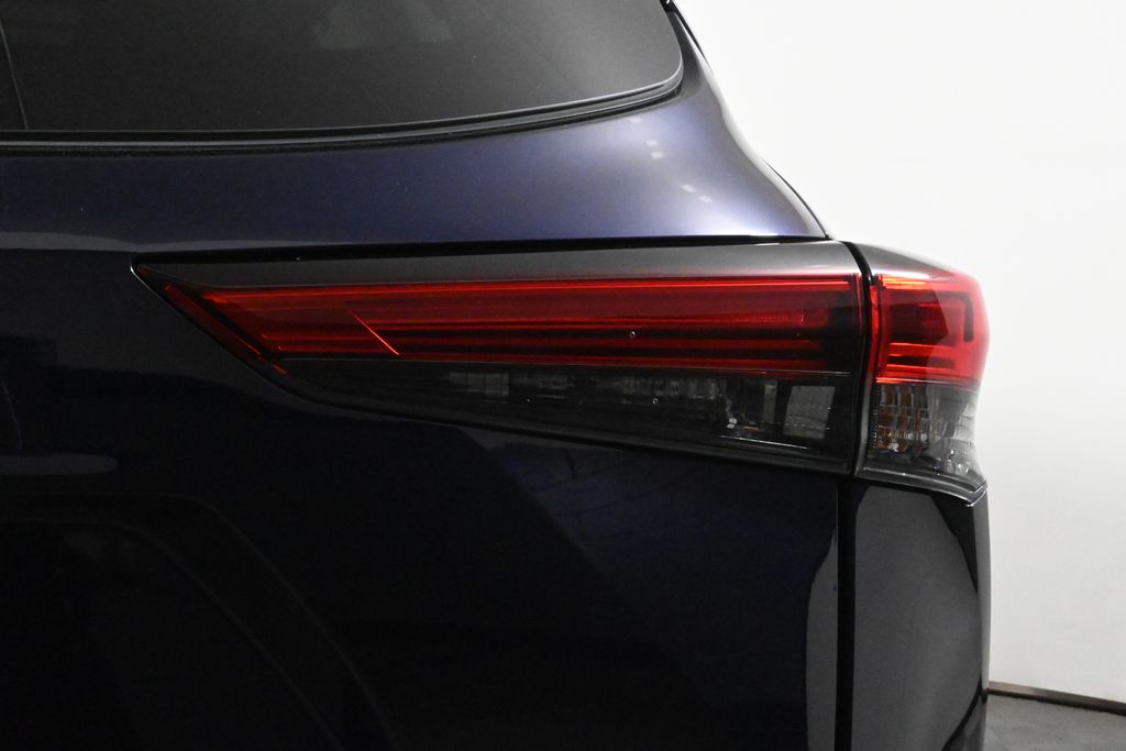 2022 Toyota Highlander XLE 14