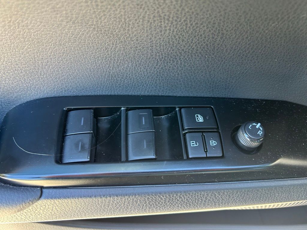 Thumbnail: 2025 Toyota Camry - 17