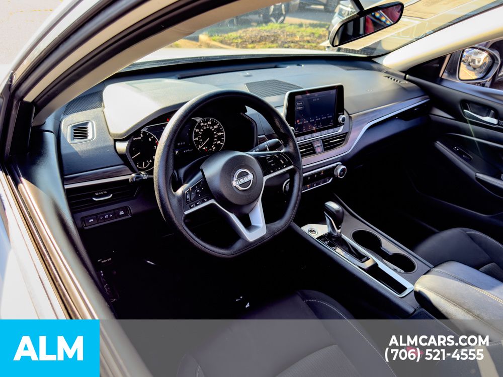 Used 2025 White Nissan 2.5 SV image 10