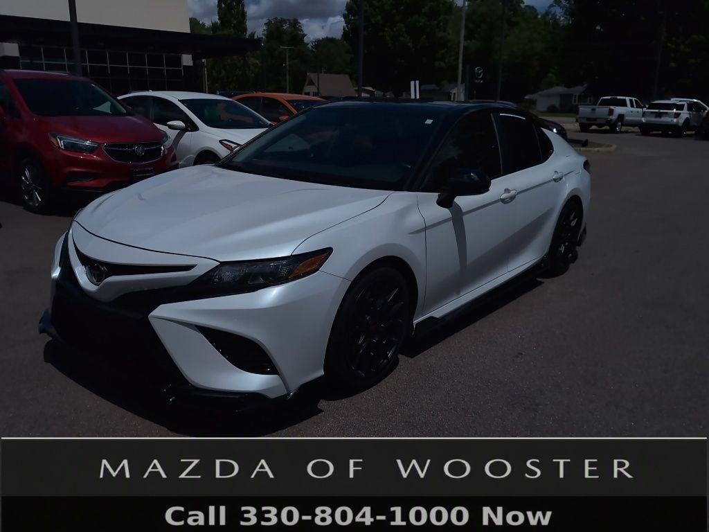 White (Wind Chill Pearl) 2020 Toyota Camry Sedan Front-Wheel Drive 8-Speed Automatic