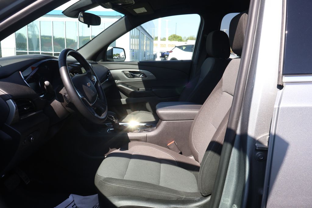 Thumbnail: 2023 Chevrolet Traverse - 9