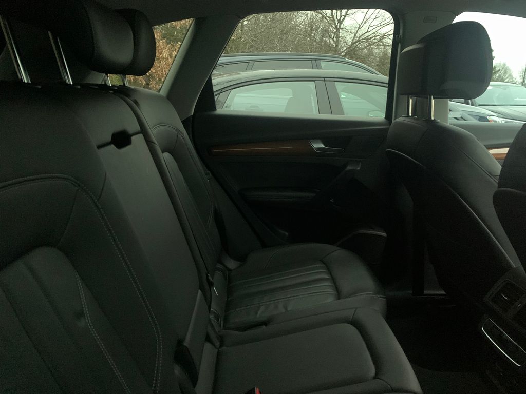 Thumbnail: 2023 Audi Q5 - 10