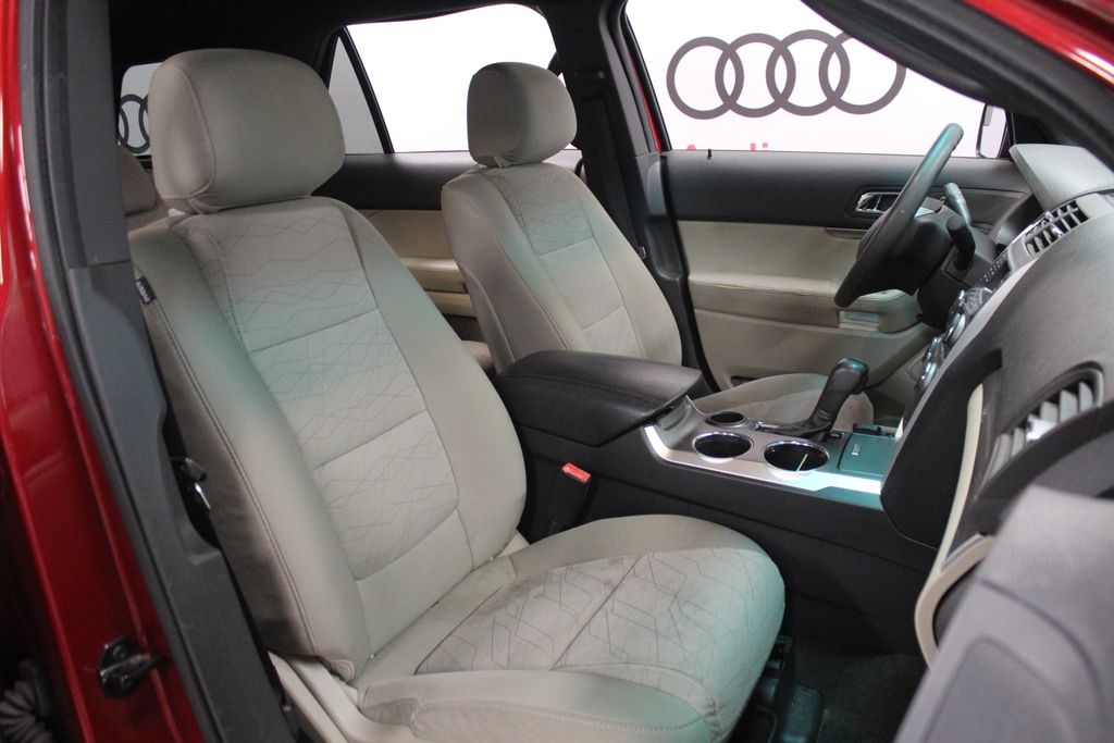 Thumbnail: 2013 Ford Explorer - 23