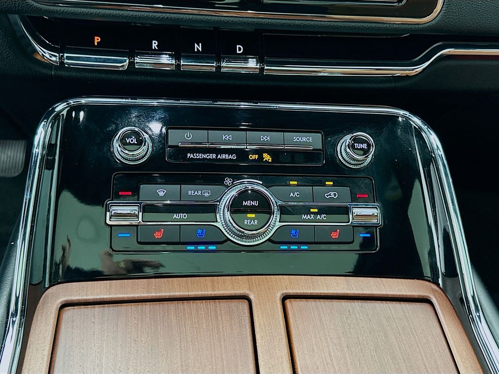 Thumbnail: 2020 Lincoln Navigator - 21