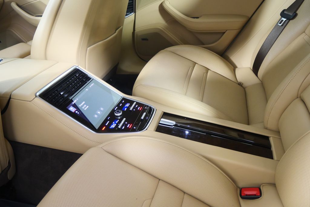 Thumbnail: 2019 Porsche Panamera - 18