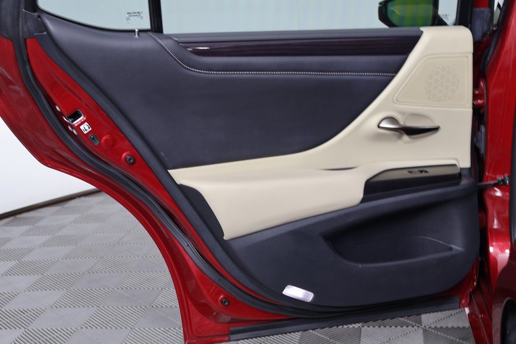 Thumbnail: 2020 Lexus ES - 13