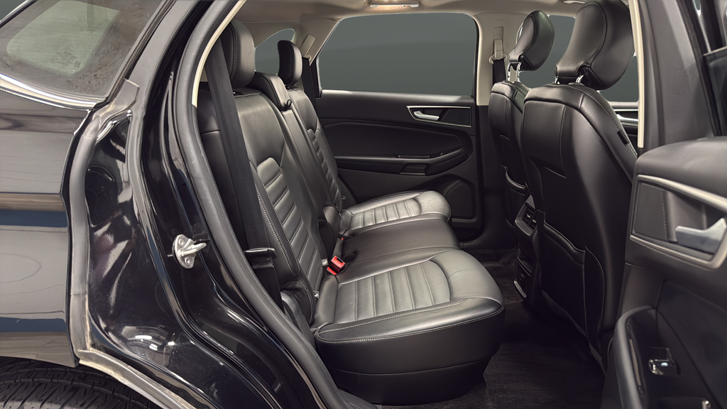 Used 2018 Shadow Black Ford SEL image 25
