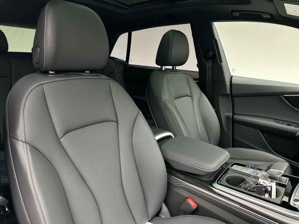 Thumbnail: 2026 Audi Q8 - 18