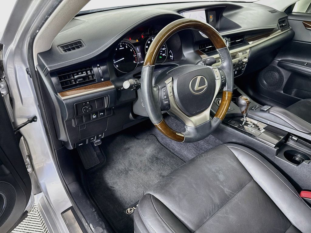 Thumbnail: 2014 Lexus ES - 9