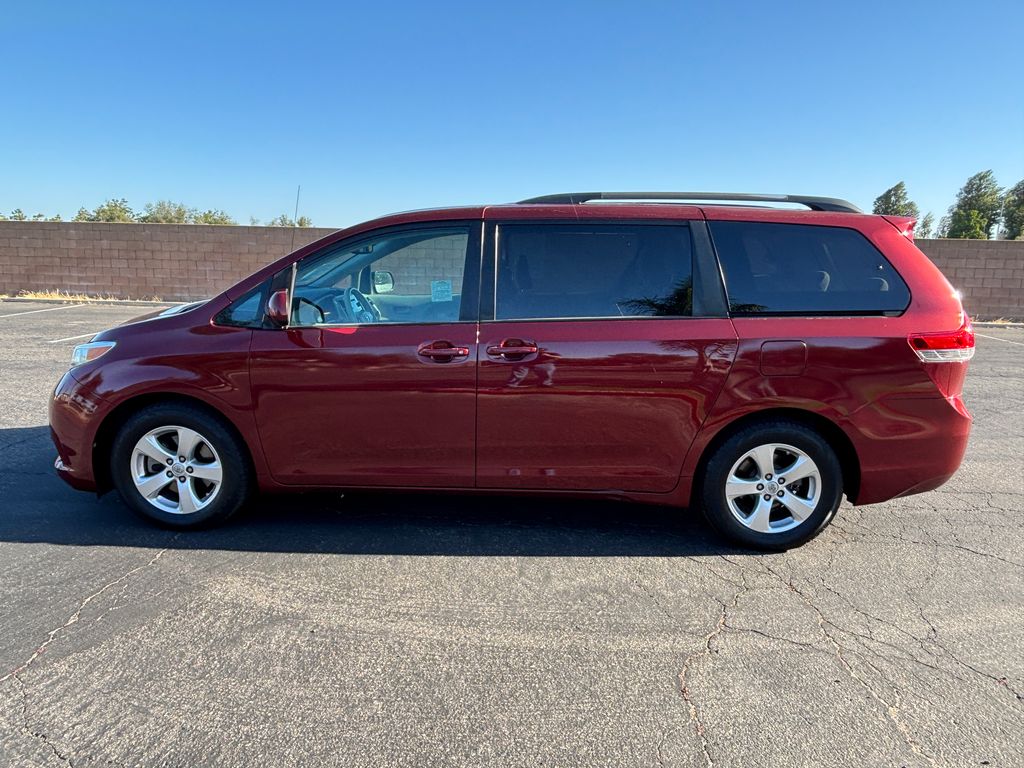 Thumbnail: 2013 Toyota Sienna - 8