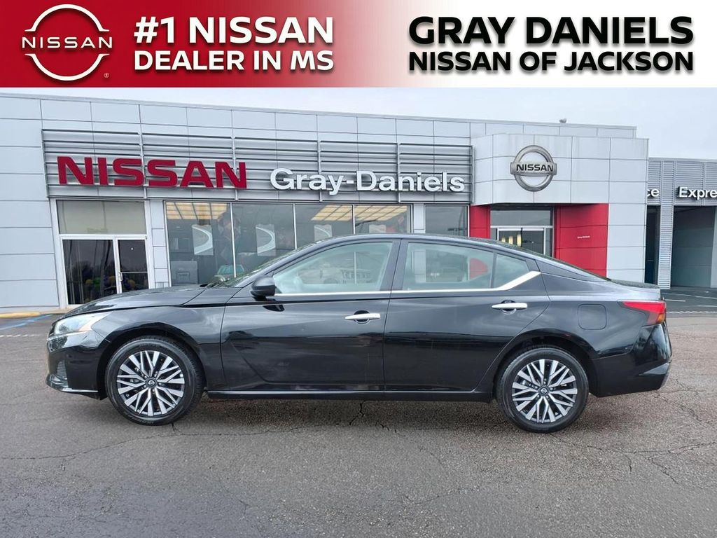 Used 2025 Nissan Altima Sedan