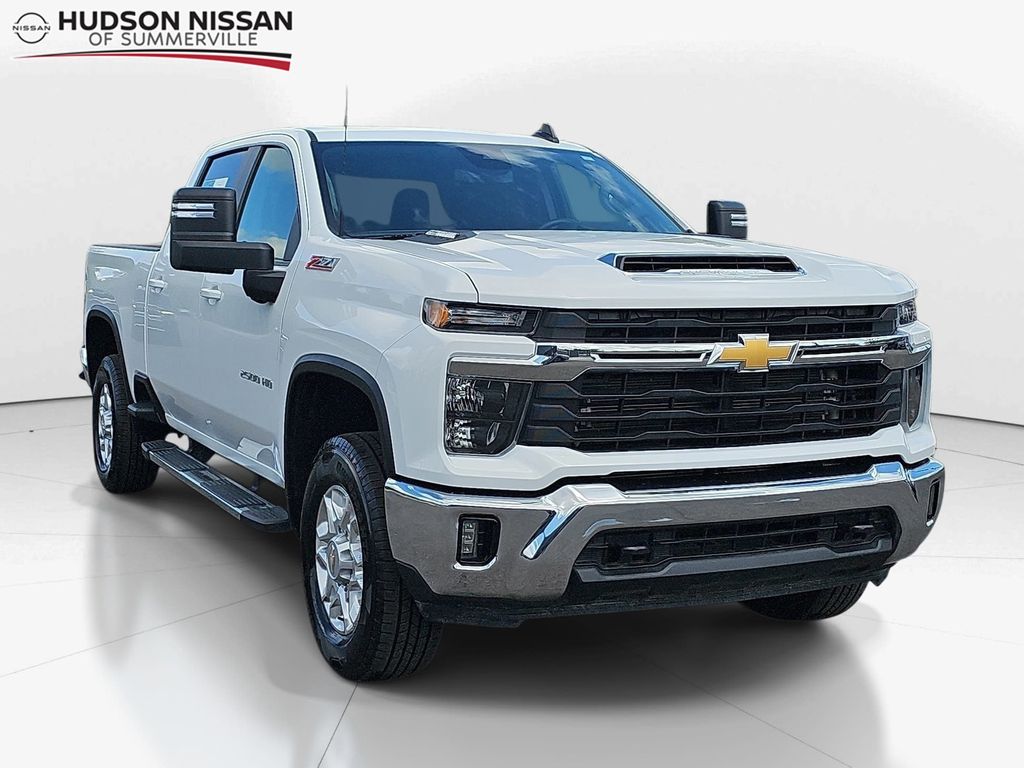 Summit White 2025 Chevrolet Silverado 2500HD LT Crew Cab 4WD Pickup Truck Four-Wheel Drive Automatic