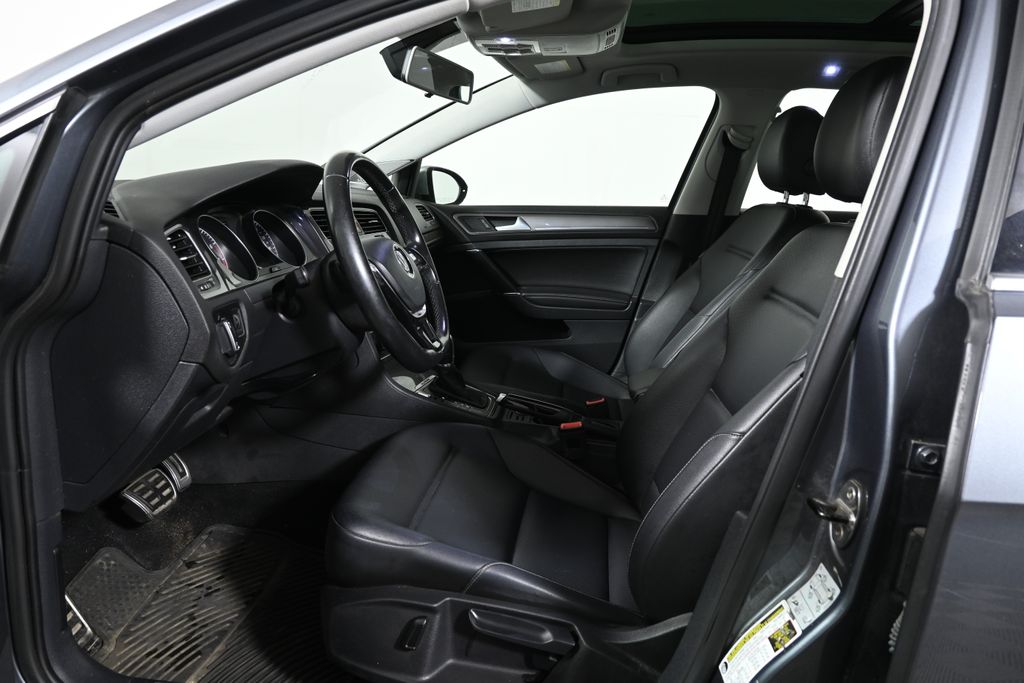 Thumbnail: 2017 Volkswagen Golf - 3