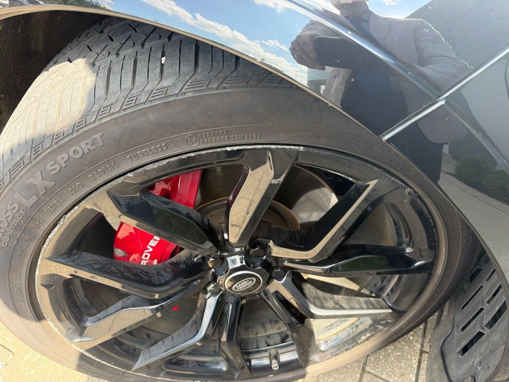 Used 2022 Black Land Rover SVR image 10