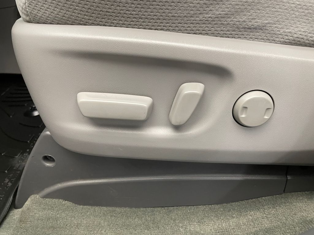 Thumbnail: 2017 Toyota Sienna - 14