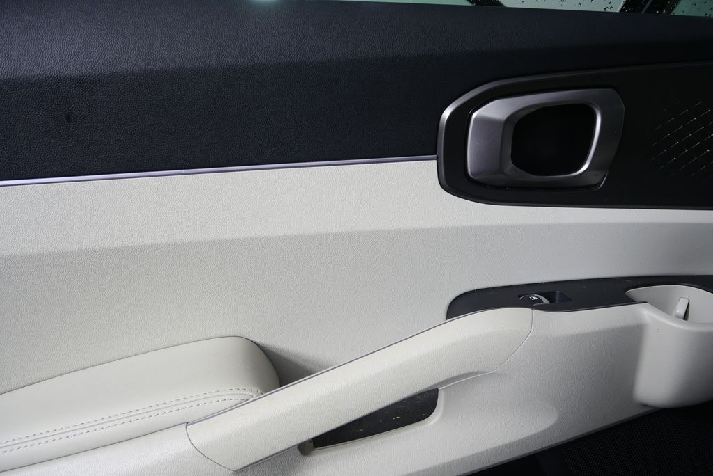 Thumbnail: 2023 Kia Sorento - 14