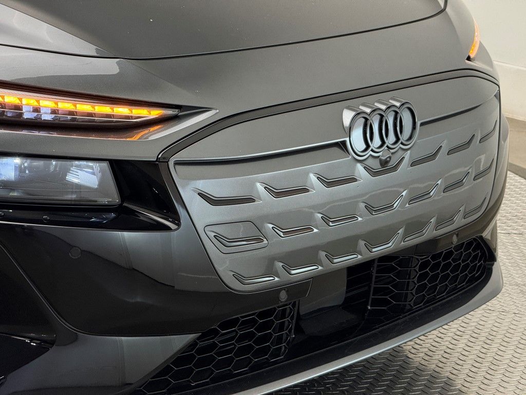 Thumbnail: 2025 Audi e-tron S - 3