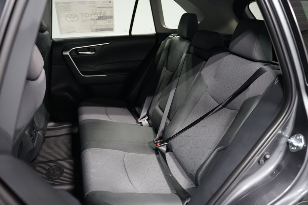 2025 Toyota RAV4 XLE 29