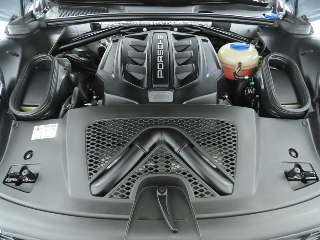 Thumbnail: 2015 Porsche Macan - 32