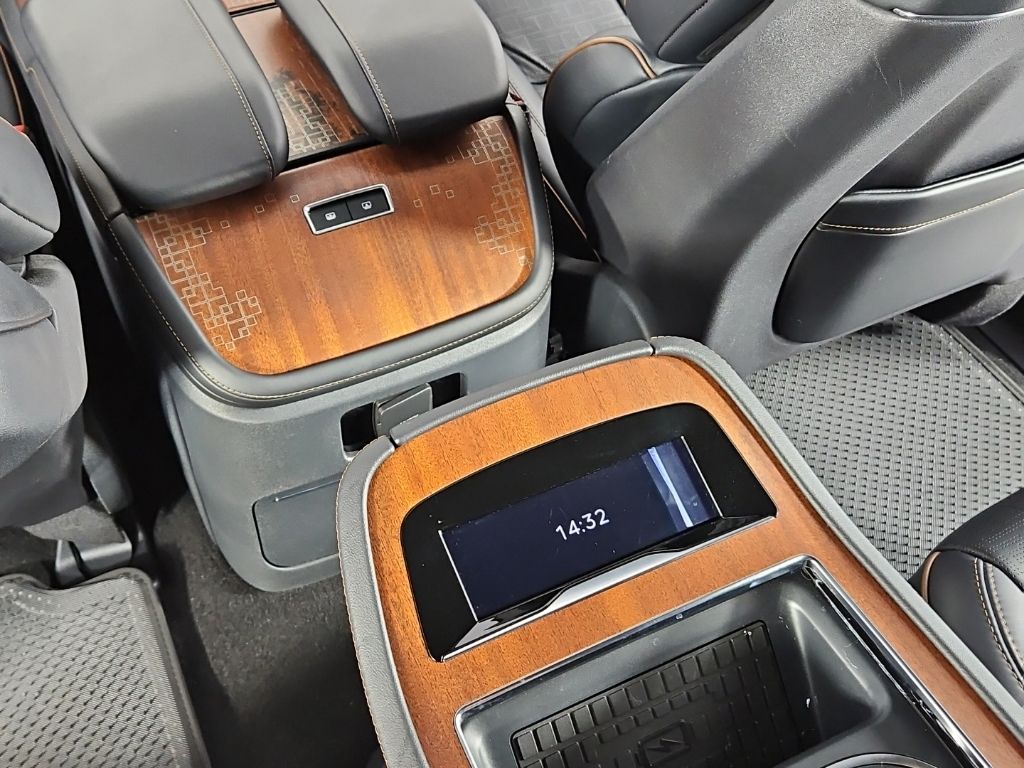 Thumbnail: 2025 Lincoln Navigator - 26
