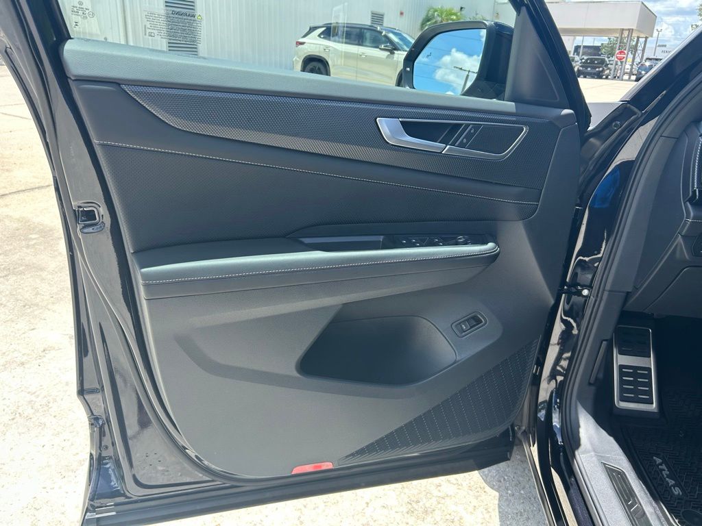 New 2026 Deep Black Volkswagen 2.0T SEL R-Line Black image 53