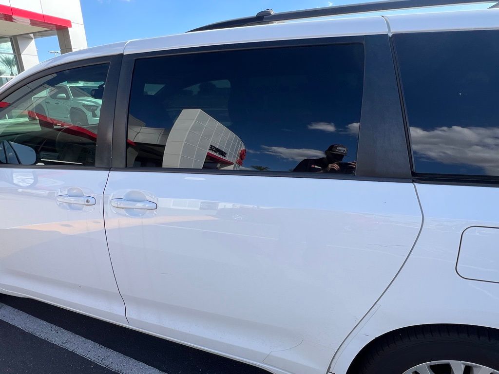 Thumbnail: 2012 Toyota Sienna - 4